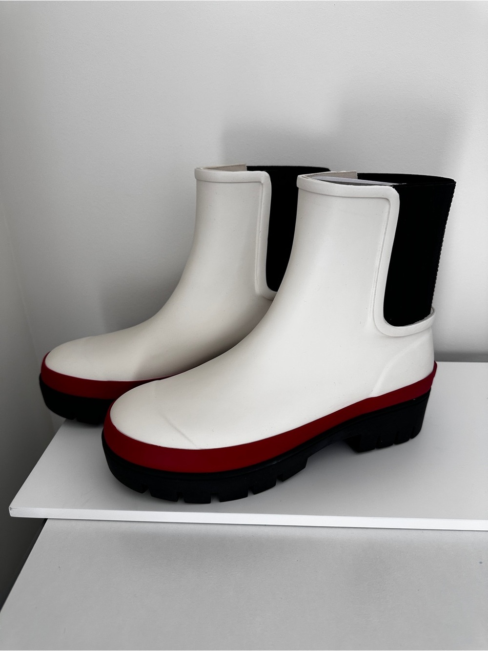 Tory Burch women’s Hurricane Boot Size 8  Color New Ivory/Perfect Black